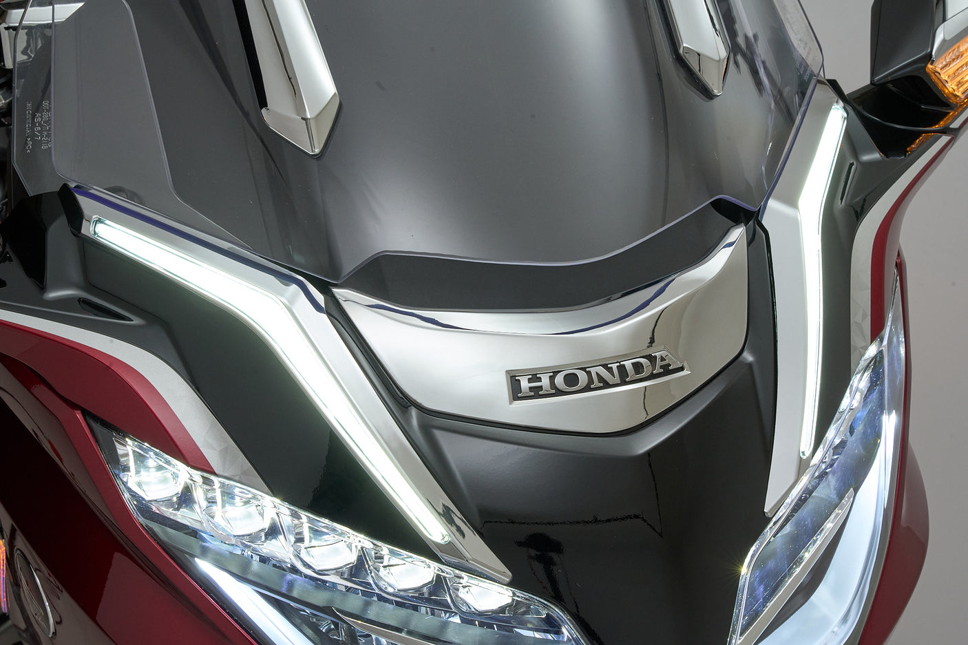 STRIKE WINDSHIELD TRIM for Gold Wing